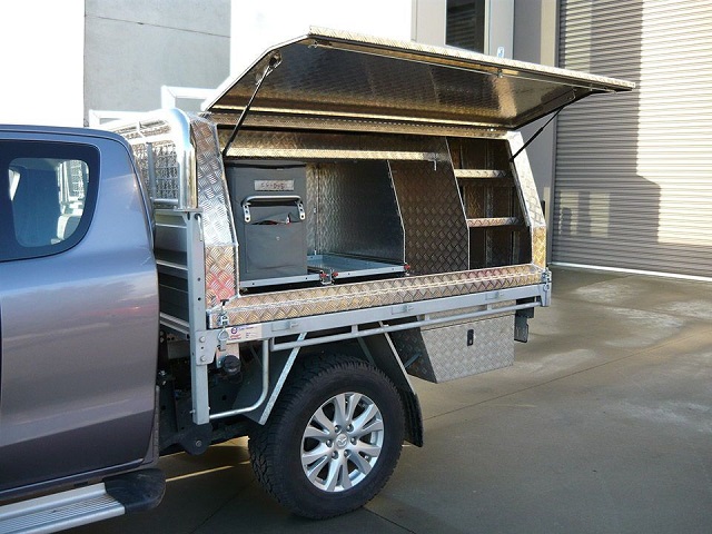 picture of aluminum ute canopy in front a garage 